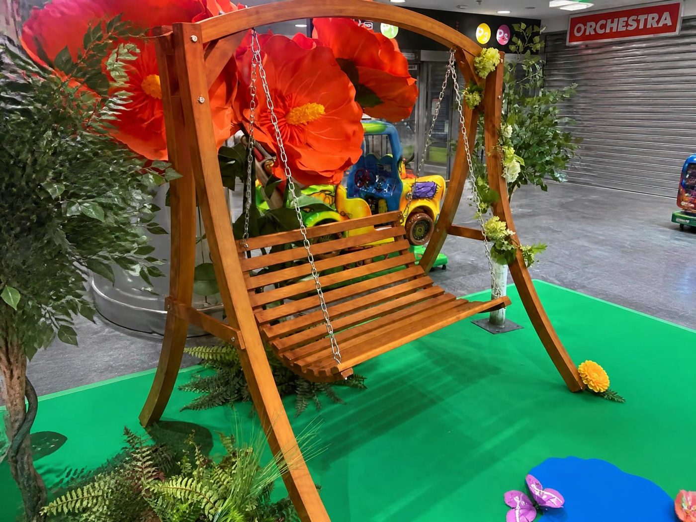 Balancelle en bois — location de décor événementiel en Suisse romande