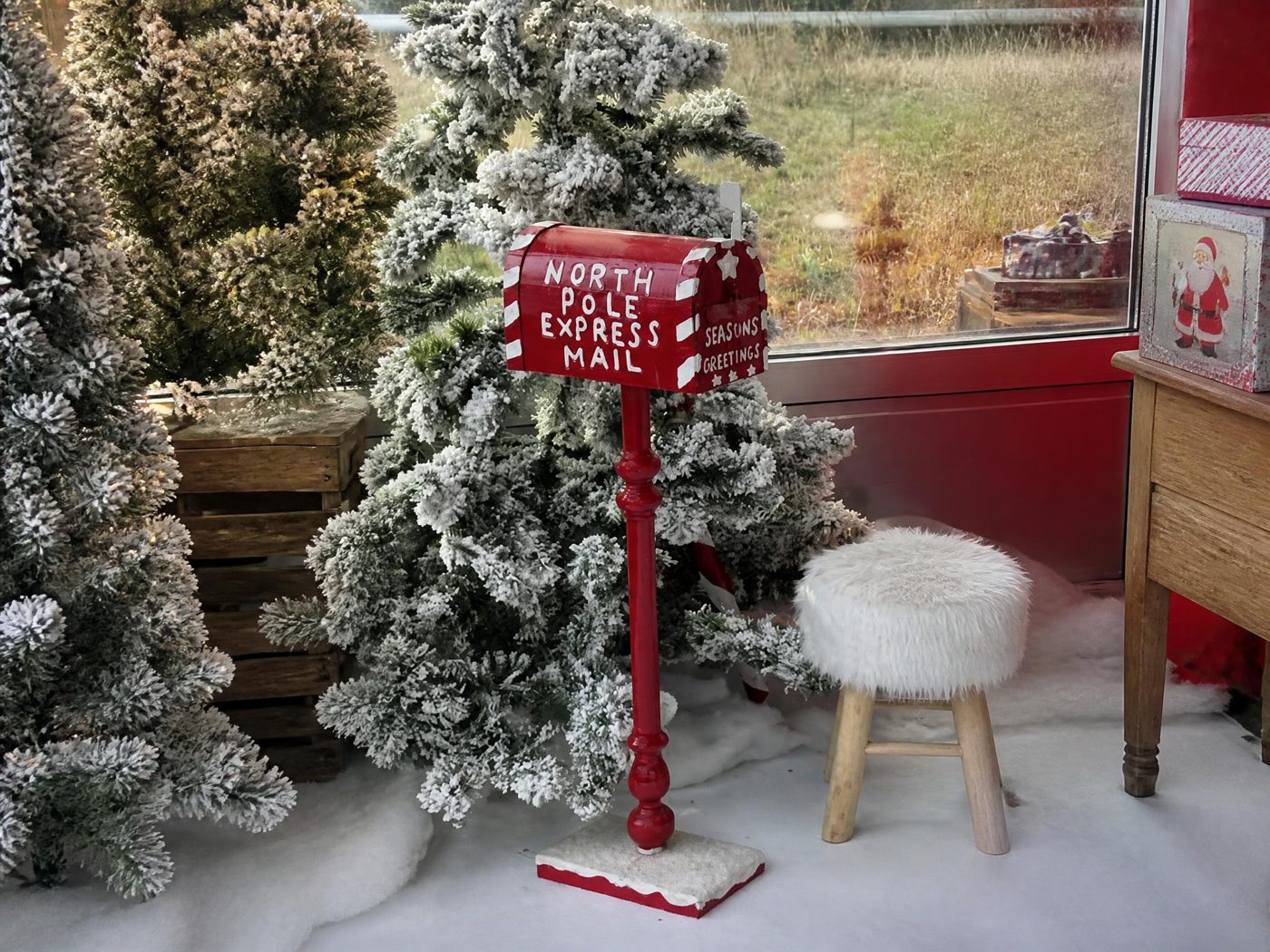 Boîtes aux lettres du Père Noël — location de décor événementiel en Suisse romande