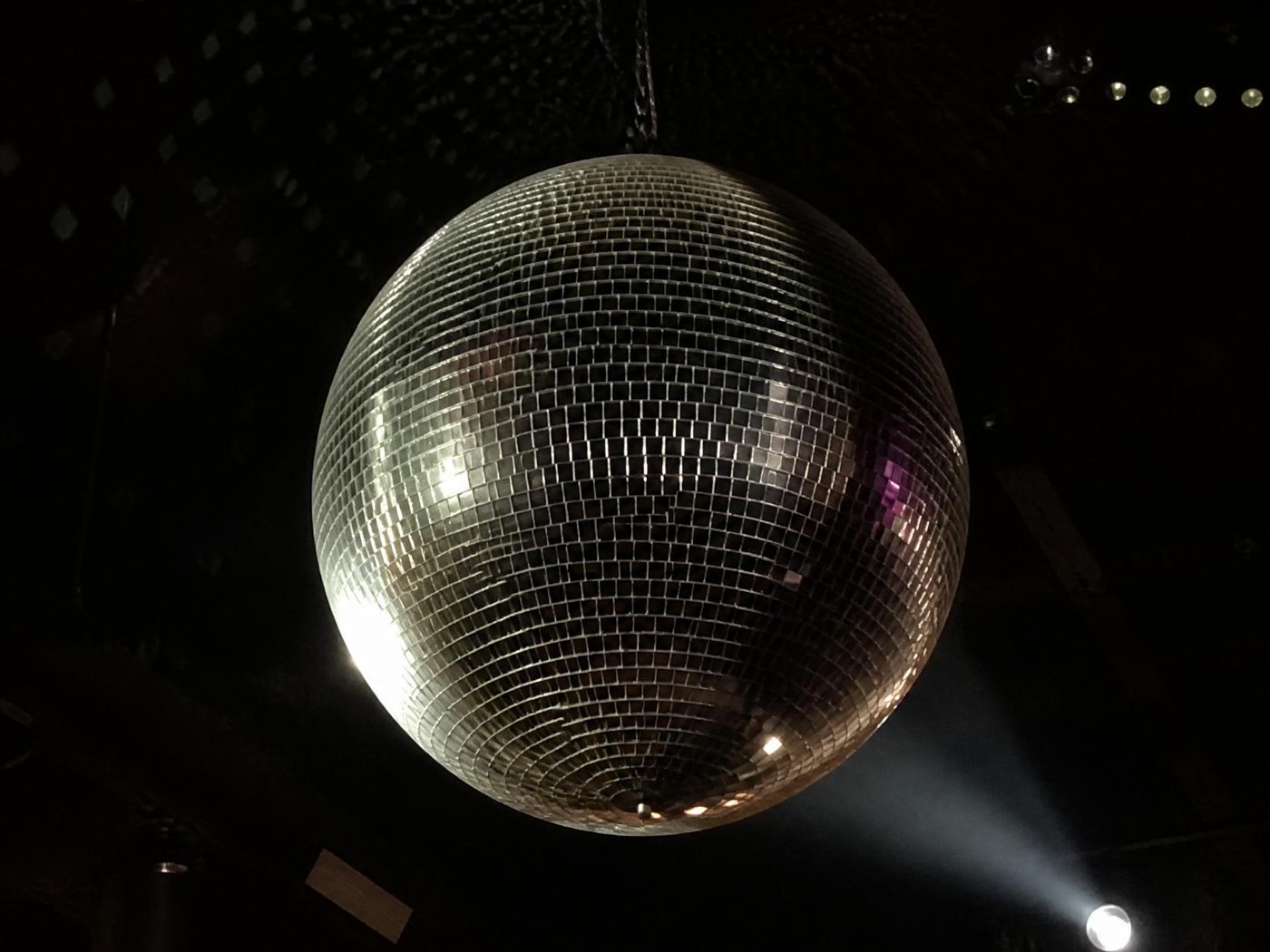 Boules disco — location de décor événementiel en Suisse romande