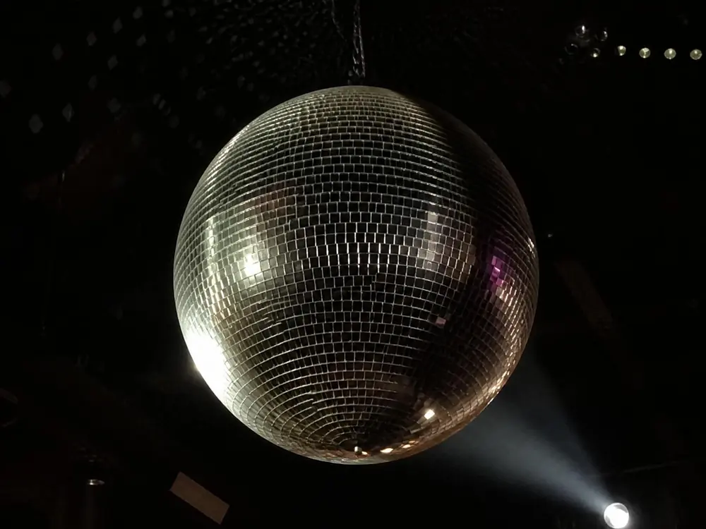 Boules disco — location de décor événementiel en Suisse romande