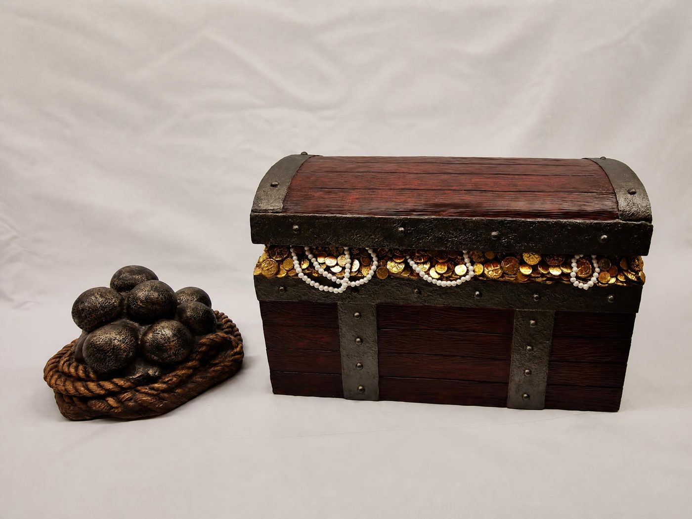 Coffre et boulets de canon de pirates