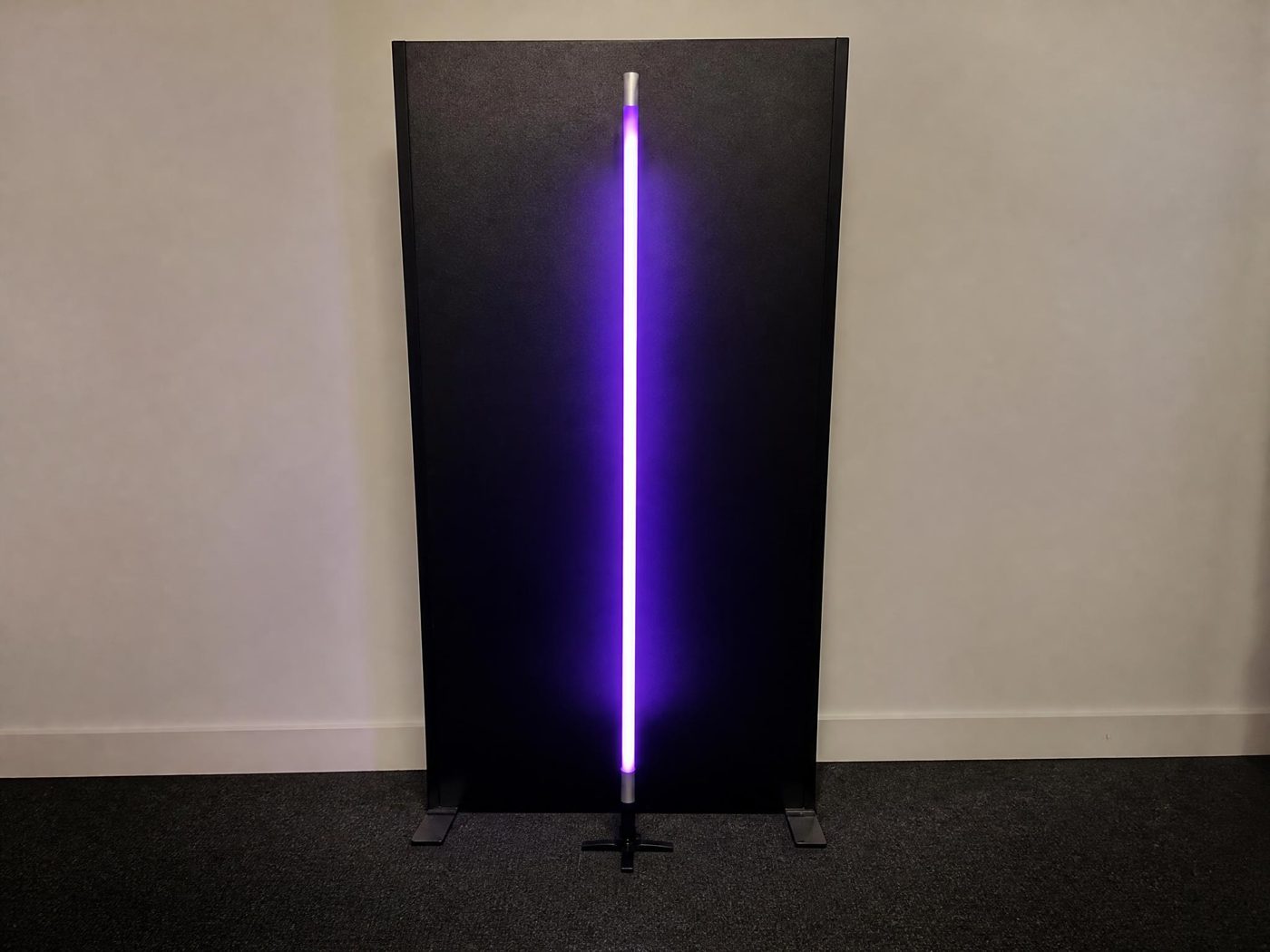 Décoration-Événement_Néon Vertical Violet