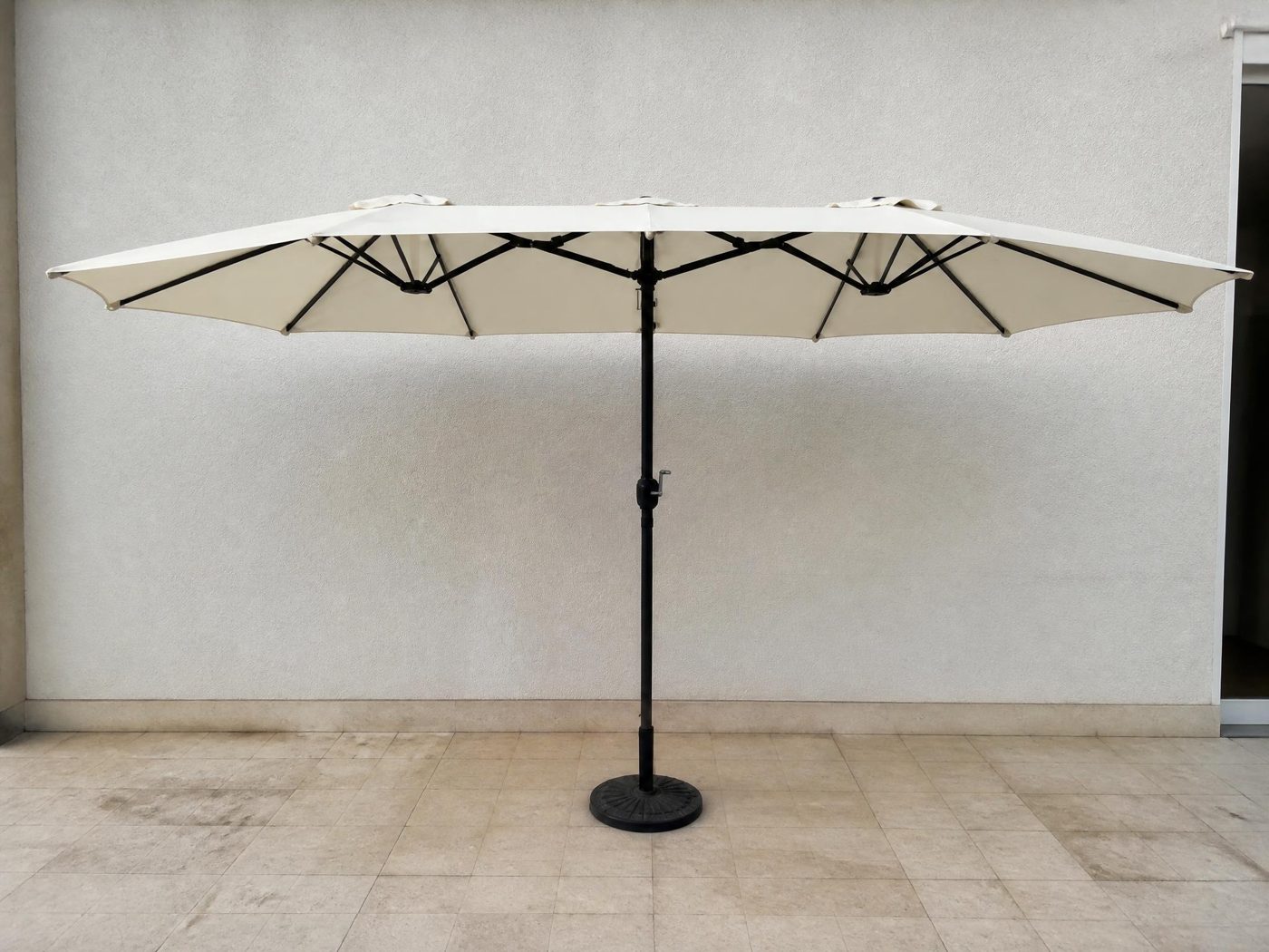 Parasols doubles — location de décor événementiel en Suisse romande