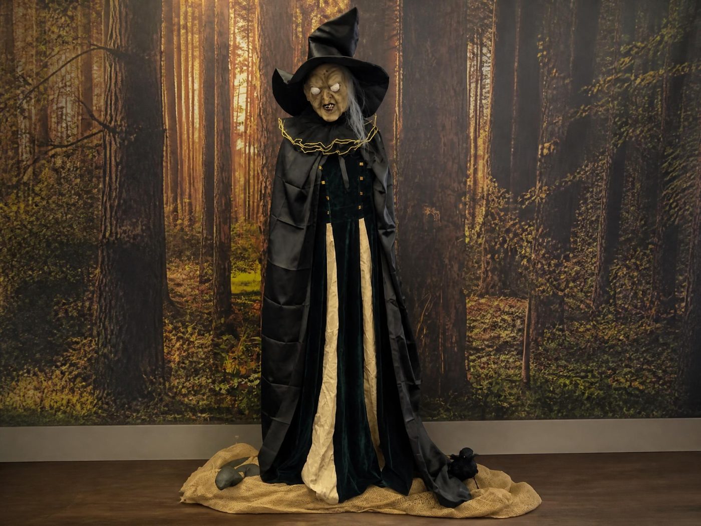 Sorcières d'Halloween 1m80 — location de décor événementiel en Suisse romande