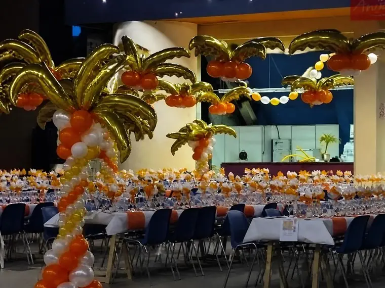Décoration enfants avec ballons et espaces de jeux